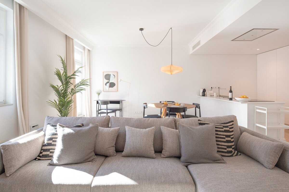 Charming Apartment in a Private Condominium w/Pool gallery image 4