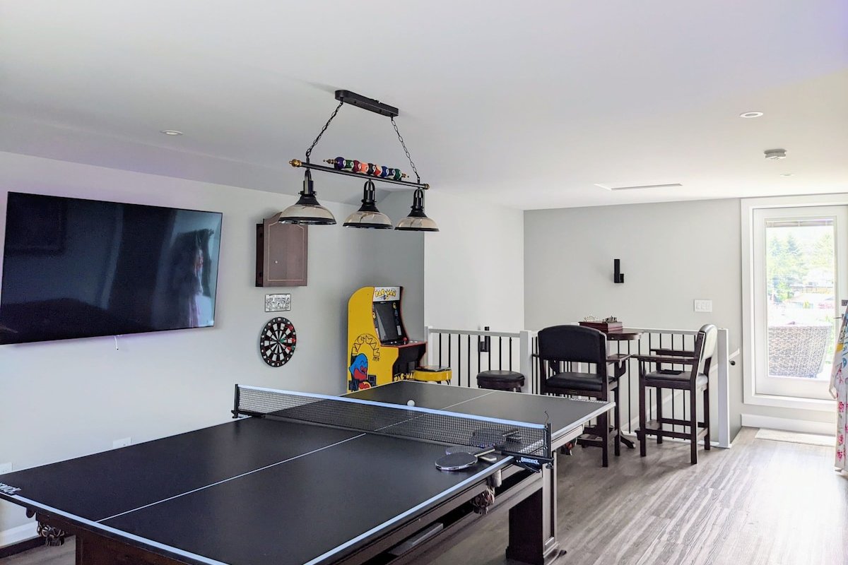 Glen Lake Family Retreat with Hot Tub & Lake View gallery image 4