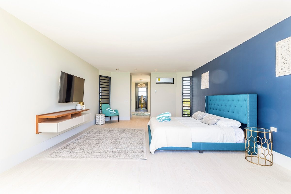 NEW – 7 Bedroom Bonaire Beachfront Vacation Villa gallery image 5