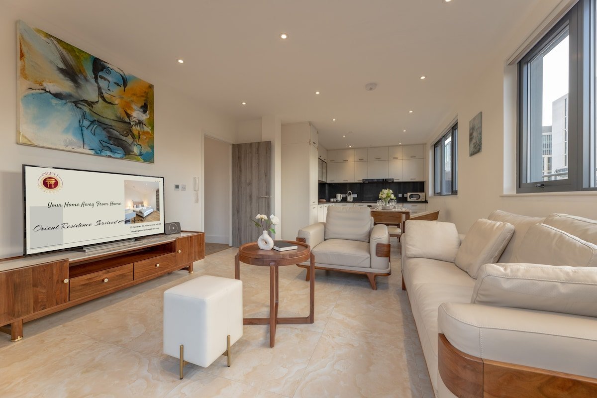 Luxurious 3BED Penthouse in Mcr *Private Terrace* gallery image 2
