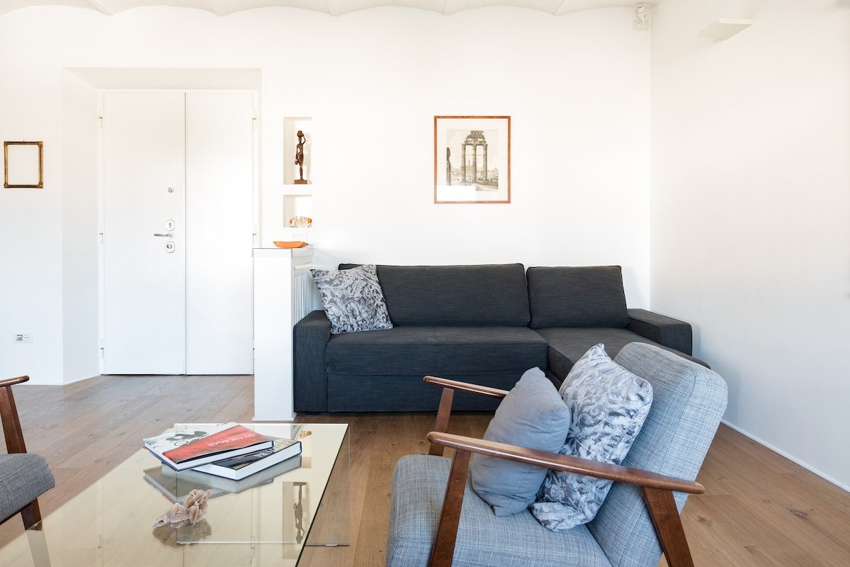 Casa Marisetta—Contemporary Apartment in Historic Building gallery image 2