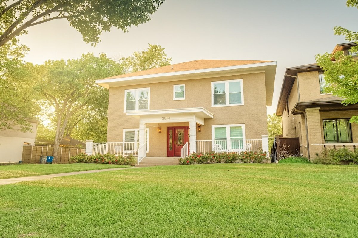 6 Private Apts | Big Yard | Parking | Pet Friendly gallery image 2