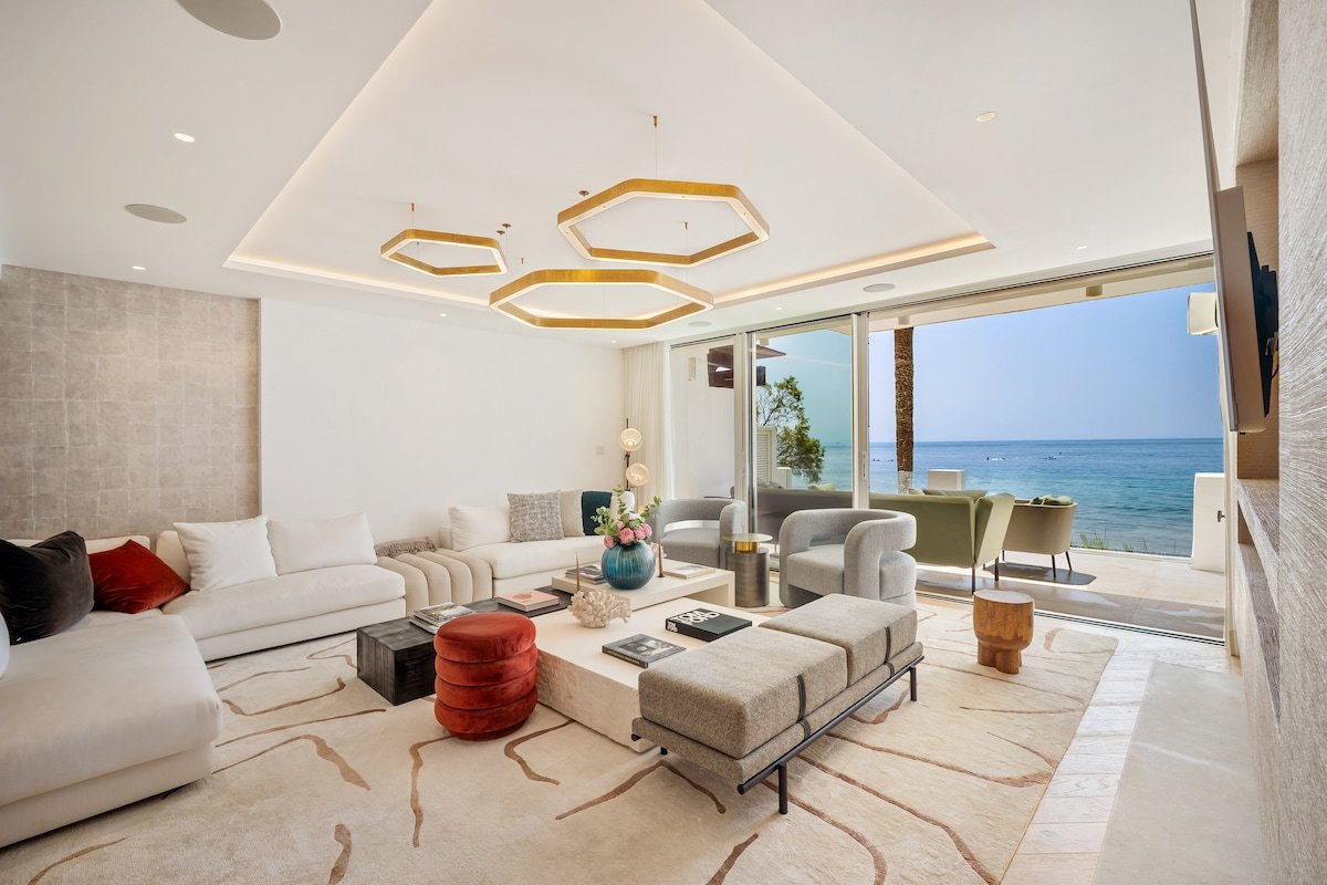 Stylish 4‑Bedroom Duplex in Puente Romano