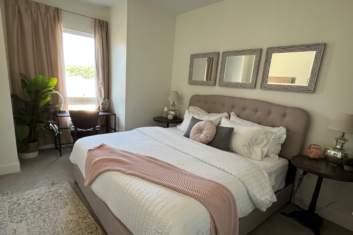 *Downtown Walk Score of 95! *Private ROOF Hot Tub! gallery image 4