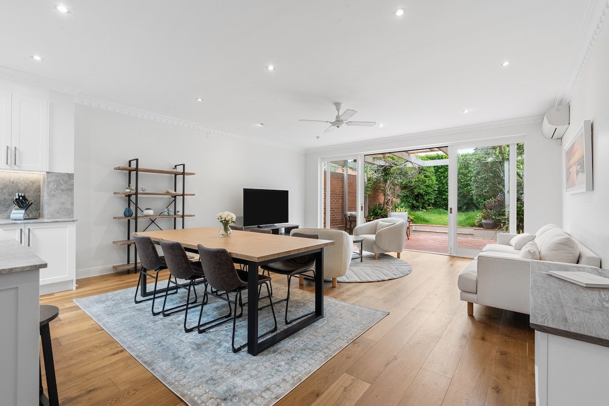 Luxury Renovated Home, Quiet street- Light Modern gallery image 4