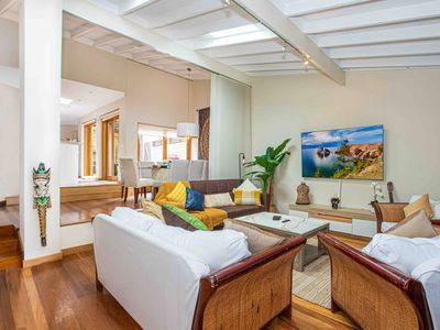 Luxury Retreat Home – 4Bed House – Mins from CBD