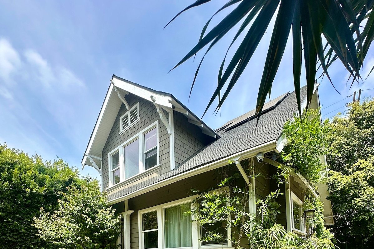 Oasis in Hollywood with parking gallery image 2