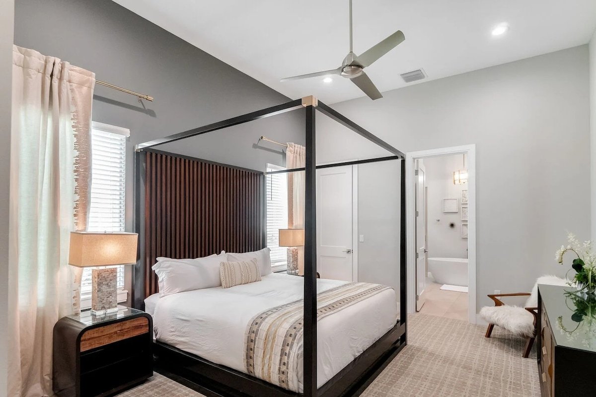 Fairway Tropic Oasis: Themed Rooms, Arcade, Golf gallery image 5