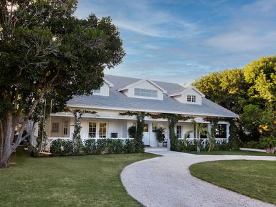 At Ease Harbour Island – Pool, Staff, Beach Cabana