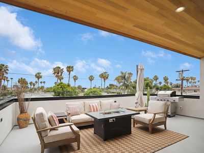 Pacific Beach Luxury Home – Massive Rooftop!