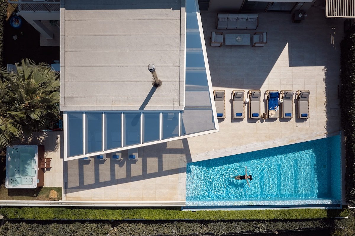 Thalassa Residence, Heated Pool, Hot Tub & SeaView gallery image 5