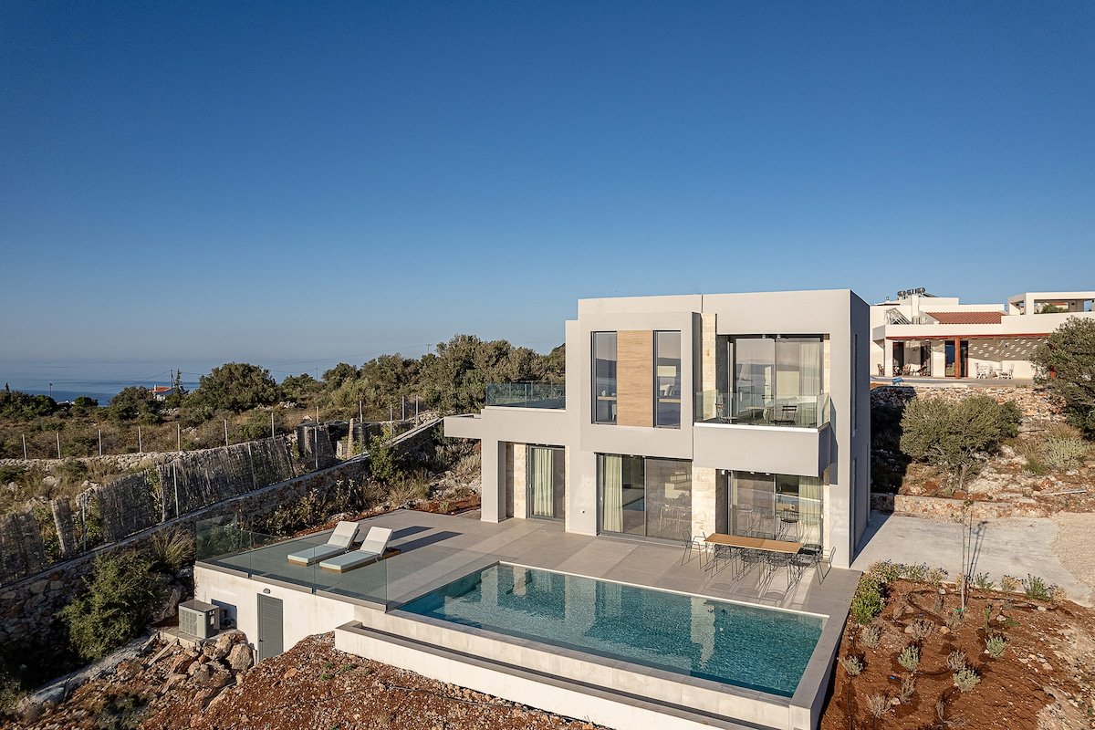 PhantΩm Villas, Villa Kateena (heated pool) gallery image 2