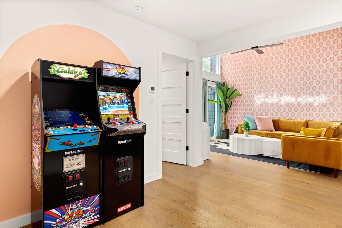 TX Twoplex—sleeps 14—pools, firepits, fun! gallery image 5