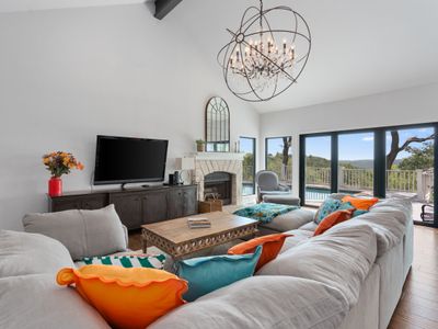 Westlake Hills : 10mins to DT : Pool : Views