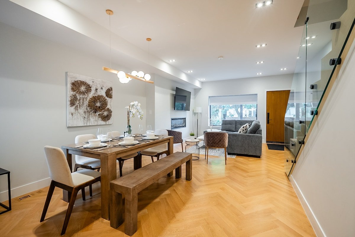 Beautifully Designed 4BR House – Sleeps 8! gallery image 3