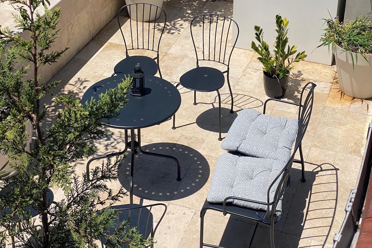 AB Residences- Diamond Duplex 3BR Apt Terrace gallery image 4