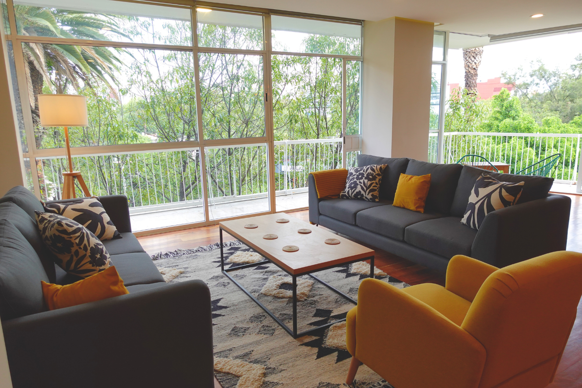 Spacious, light-filled apartment – Panoramic views