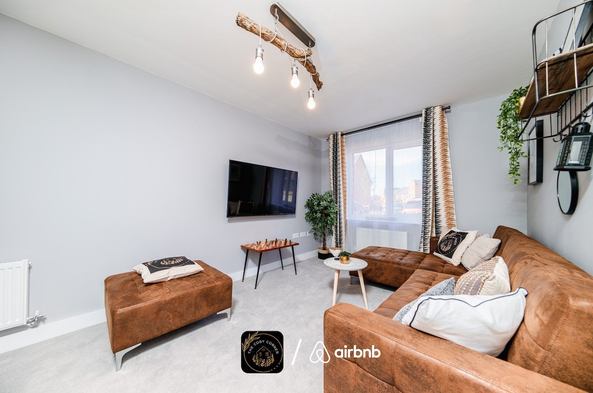 3 Bedroom house for Long stays with Free Parking gallery image 2