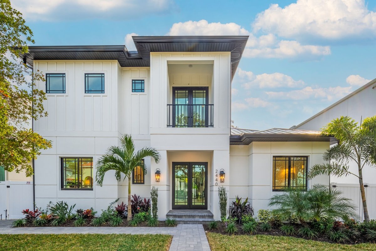 Elegant 6BR Sarasota Home • Pool + Rooftop Views
