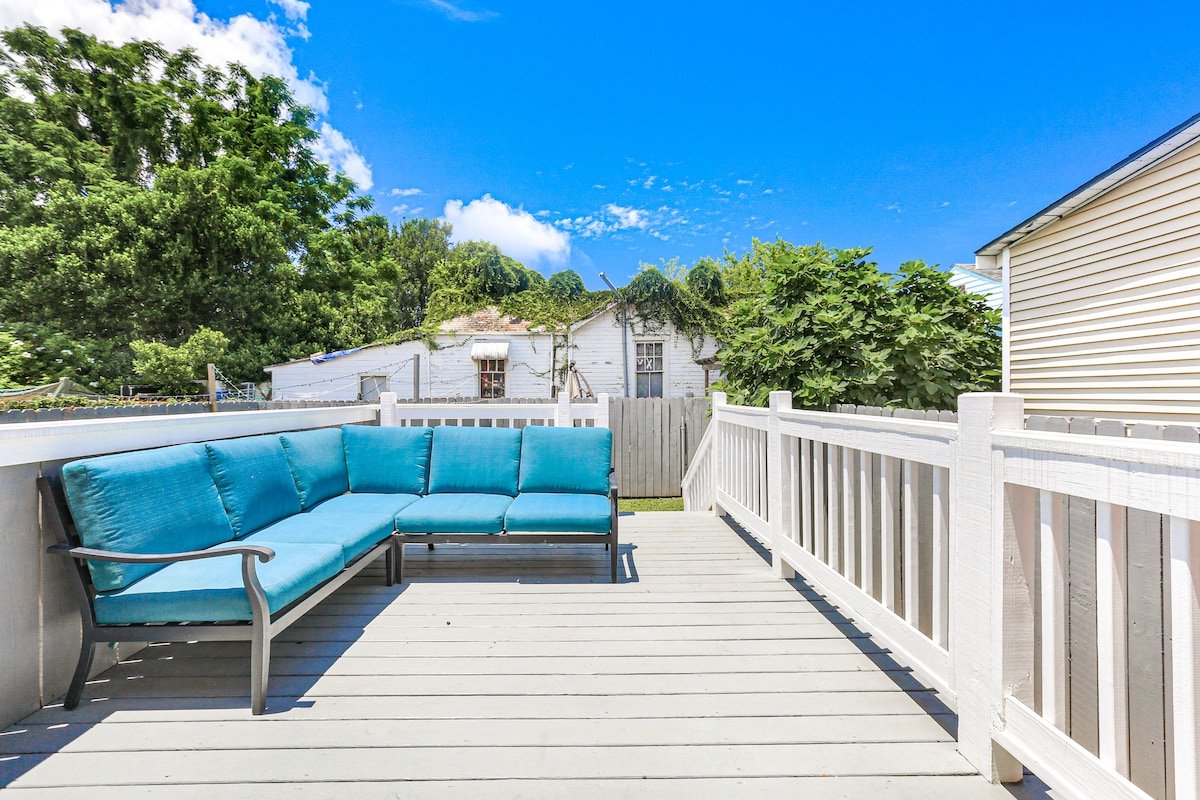 Enchanting Uptown Getaway gallery image 4