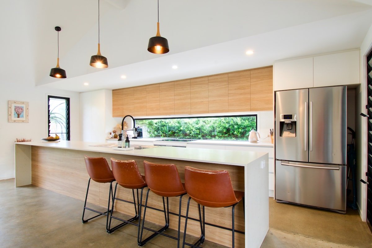 Poolside Paradise | Walk to Dicky Beach & Cafés gallery image 3