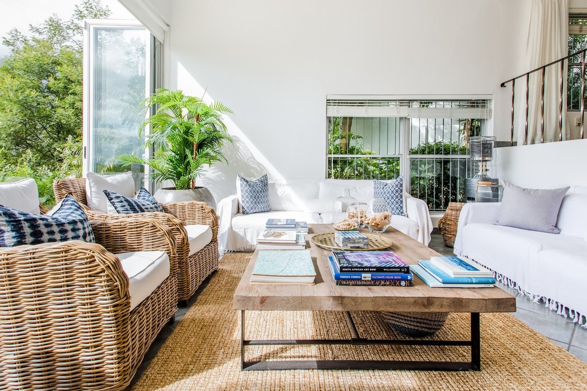 Cape Town Villa. Exquisite View of Table Mountain gallery image 2