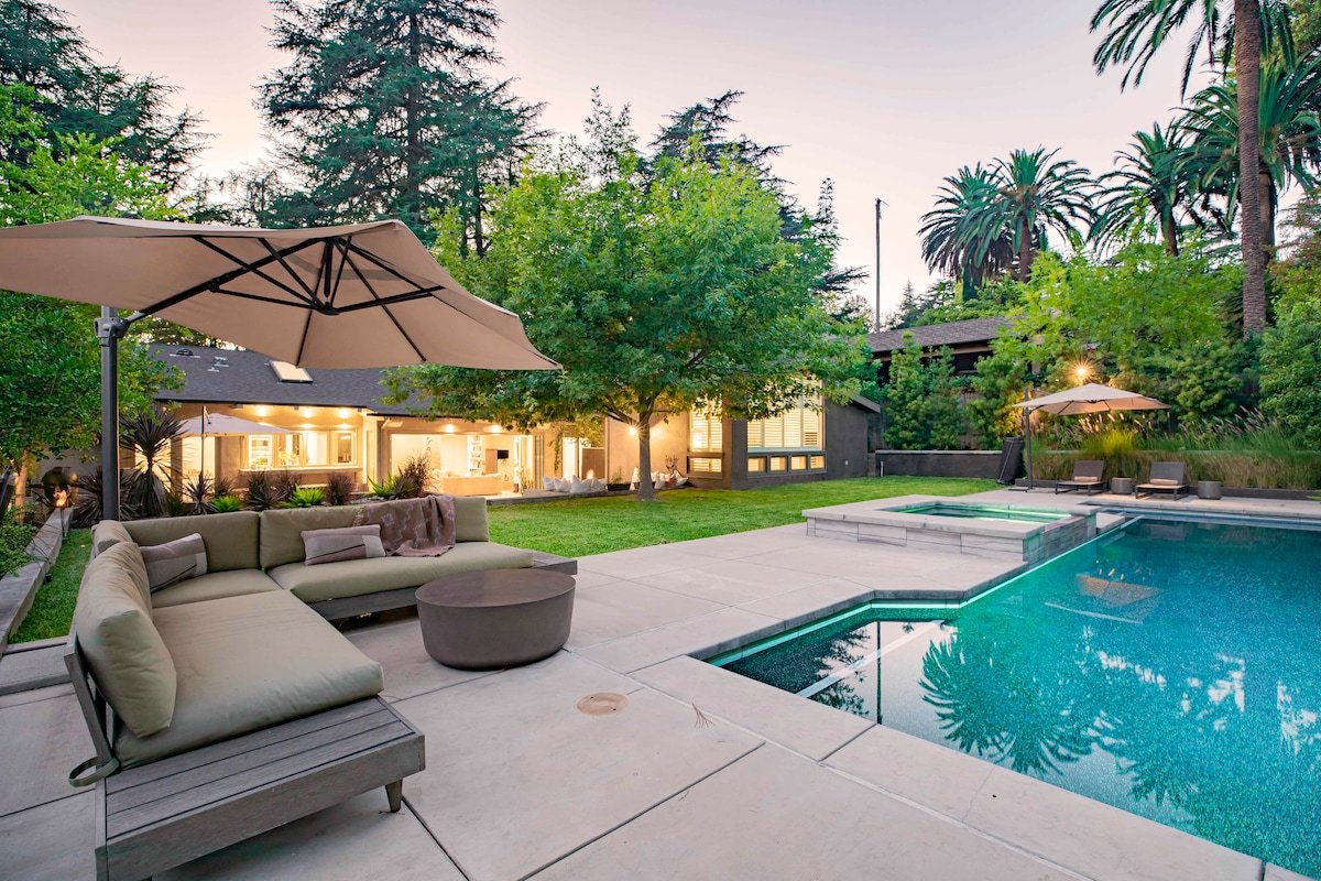 Stunning Mid-Century gallery image 2