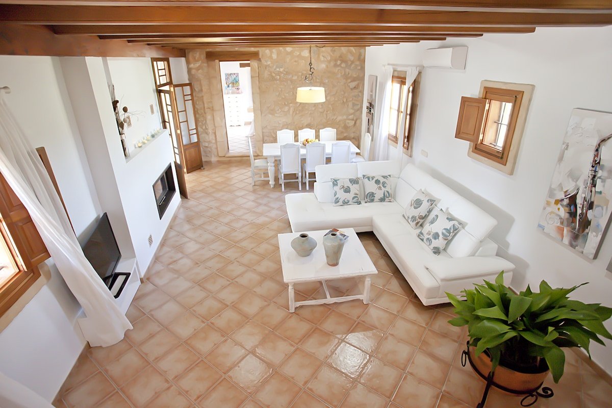 New Finca with a touch of Majorcan style gallery image 3