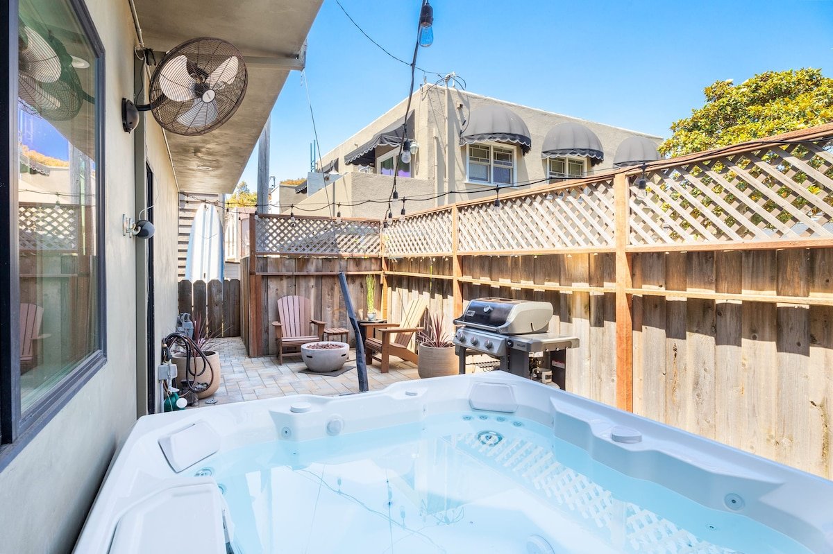 4 Bedroom Luxury in Capitola Village w/ parking! gallery image 5