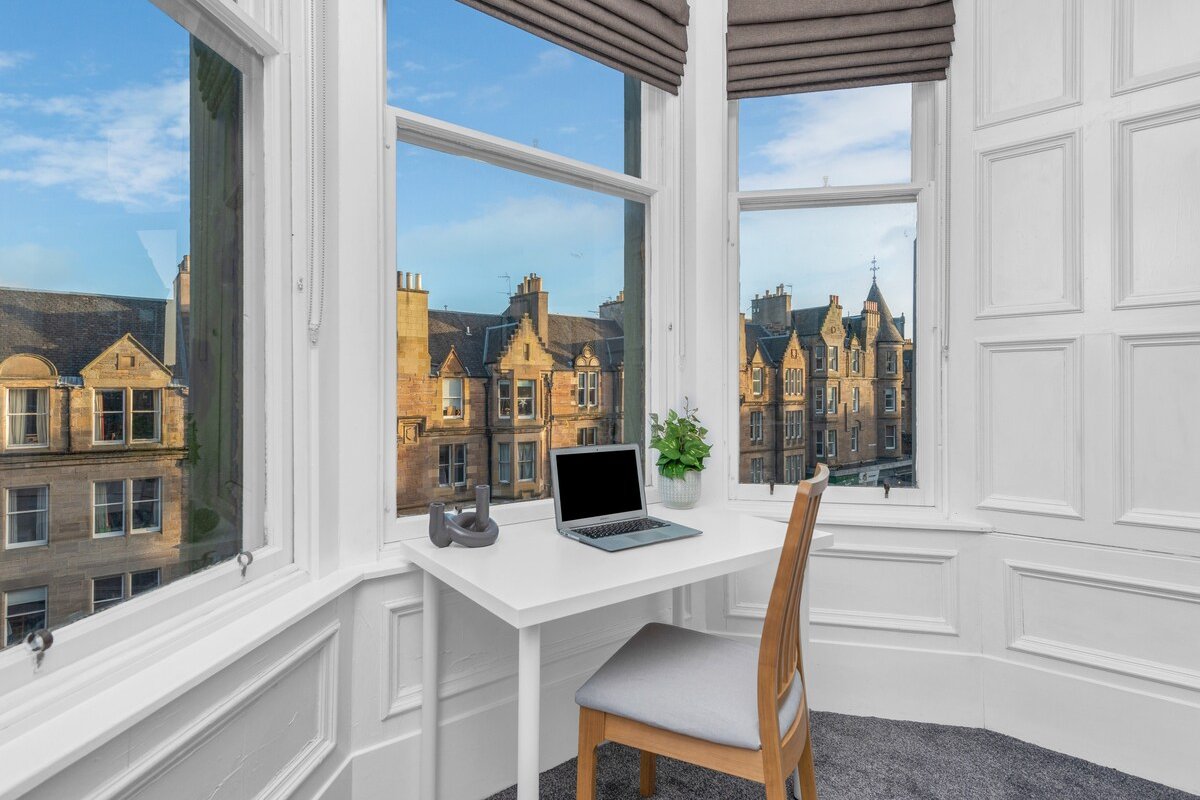 Newly Refurbished 3 bedroom flat gallery image 5