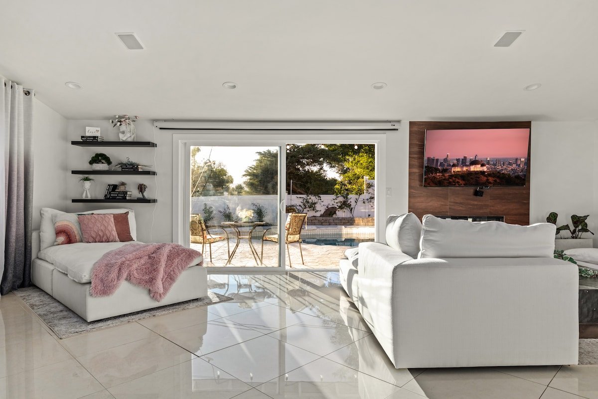 Spacious Luxury, Pool, HotTub, Sauna by CaliBnB gallery image 5