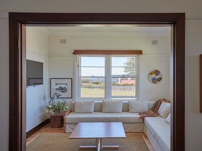 Cosy 3 Bedroom Cottage with Harbour Views