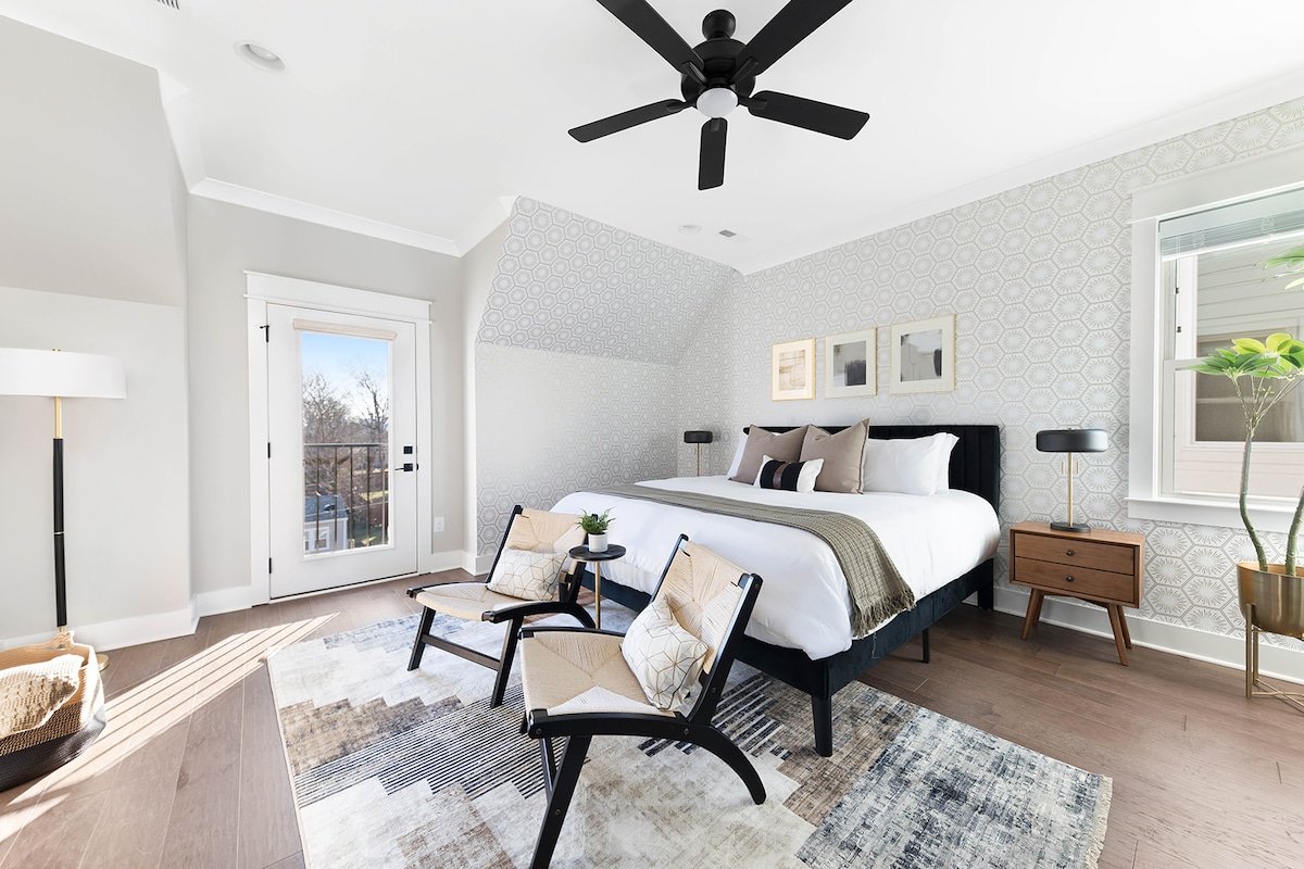 Downtown Nash~2 Homes~Cash&Dolly themed~Sleeps 20+ gallery image 5