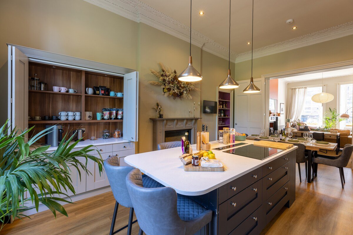 Luxurious Scotland street main door apartment gallery image 3