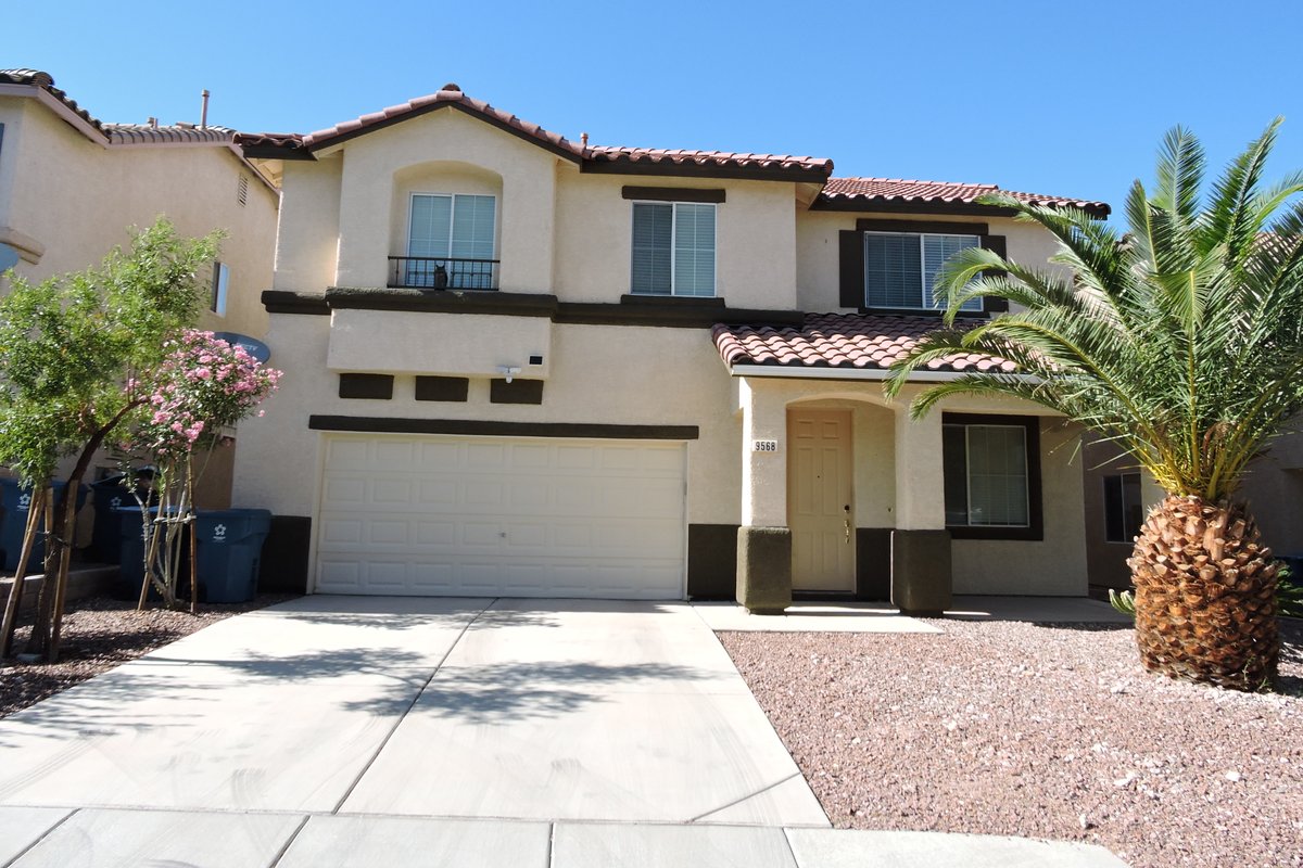 Comfortable, Spacious Home 15 min to The Strip