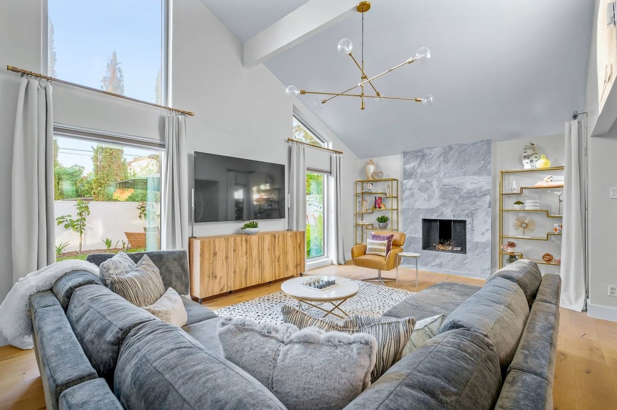 The Jewel-Modern Retreat, Hot Tub, Night Life gallery image 5