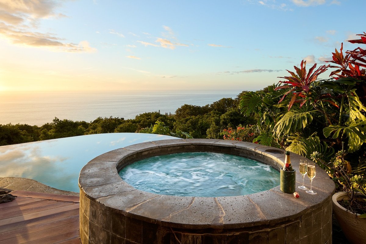 Aolani & Cottage | #1 AirBnb in Kona | Condé Nast gallery image 4