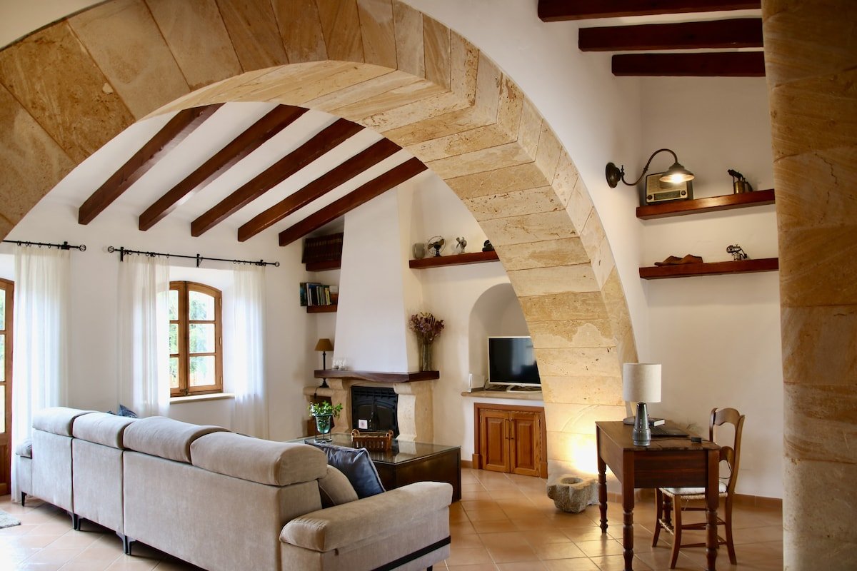 Es Molí d’en Mig, jacuzzi, pool and barbecue gallery image 2