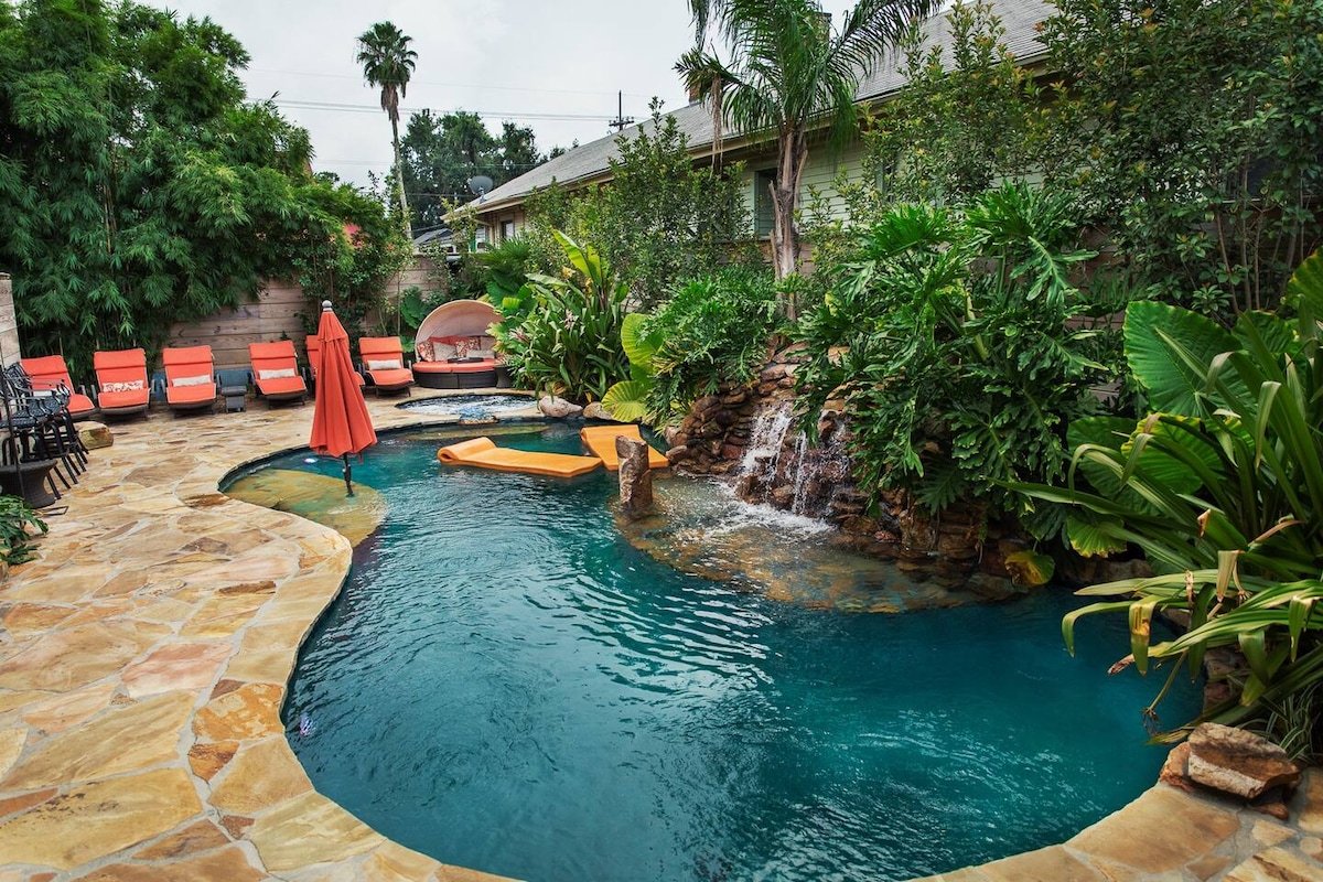 Decadent Maison | Private Heated Pool gallery image 2