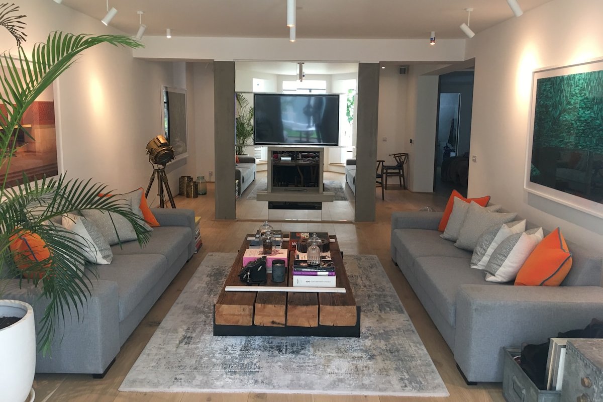 Modern 3 bed flat with a large garden in Chelsea gallery image 3