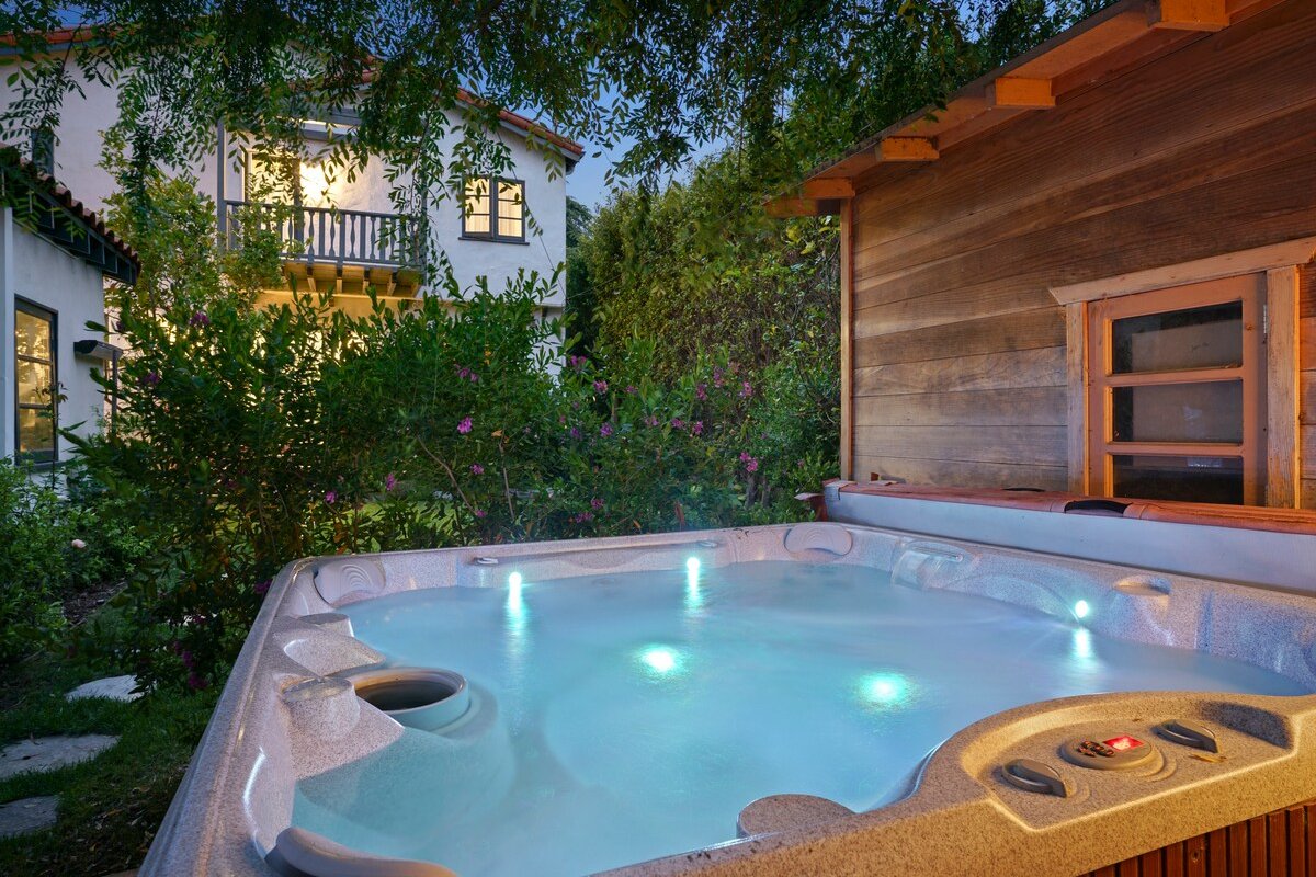 Casa Bonita: Santa Monica Lux, Hot Tub, Backyard gallery image 3