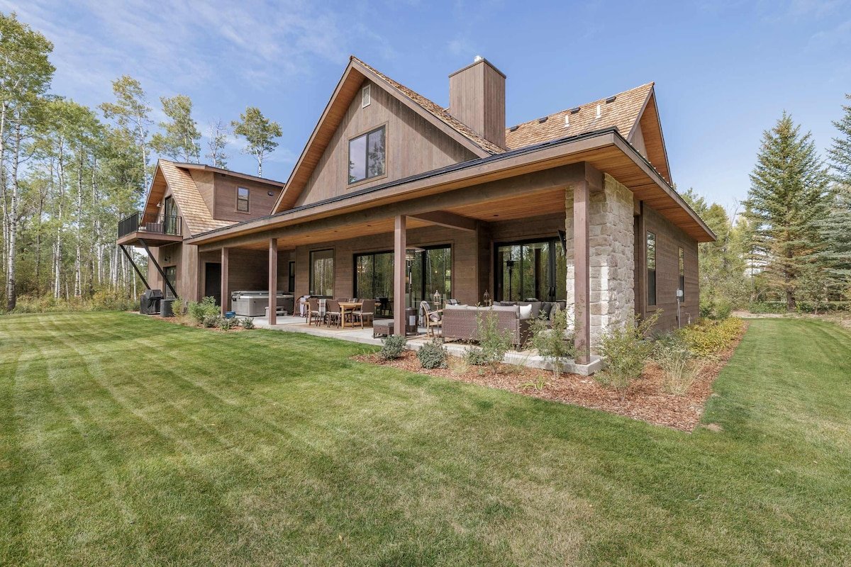 Luxury Redtail Sanctuary | Hot Tub • Game Room