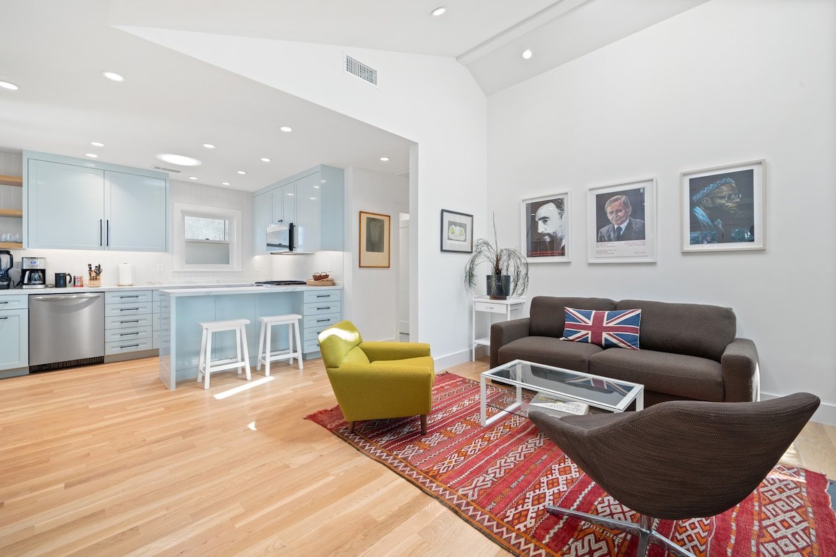 Abbot Kinney | Garden Patio | Walk to Beach gallery image 4