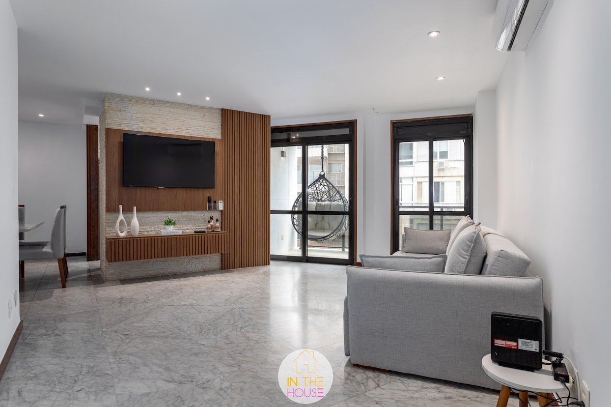 Sea front, beautiful side view of Ipanema beach gallery image 4