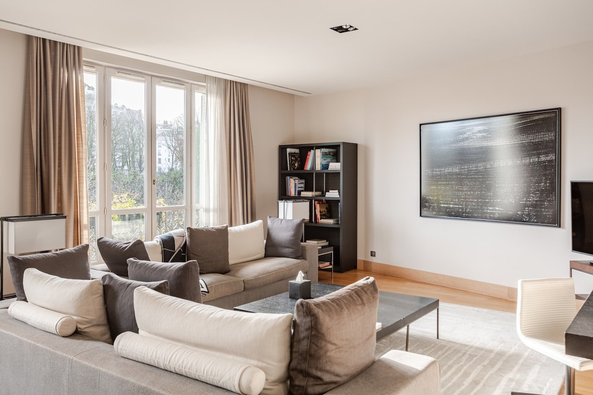 2 Bedroom Apartment Partial Eiffel Tower View