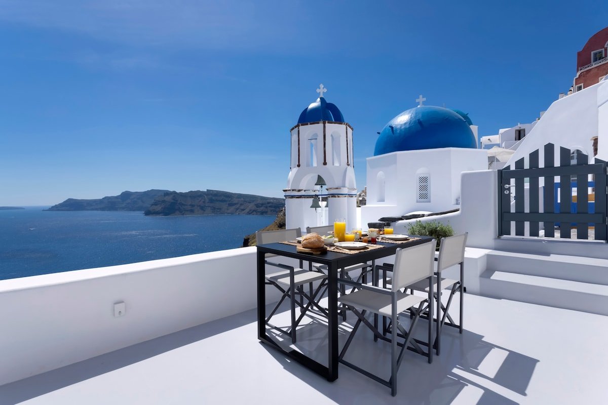 Bluedome Cavehouse by Otium Villas Santorini gallery image 3