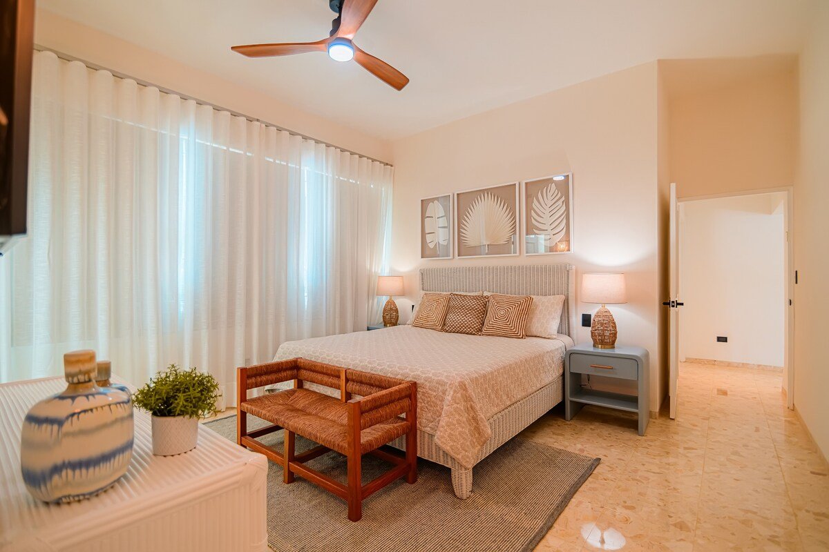 Villa Encantadora – steps from a secluded Beach gallery image 3