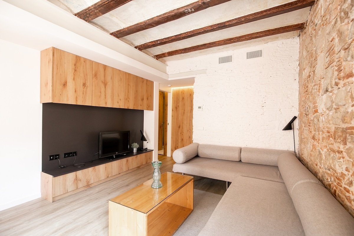 BEAUTIFUL THREE BEDROOM APARTMENT gallery image 2