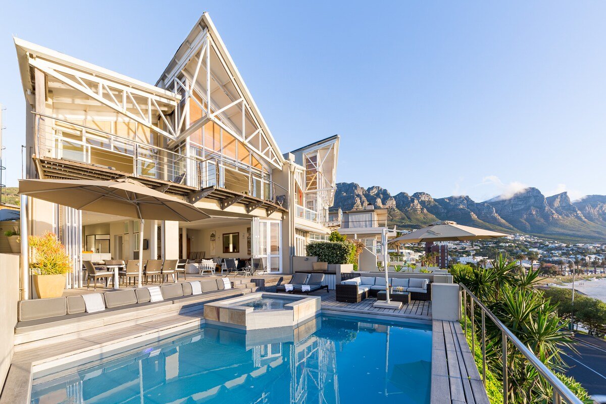 Luxury Beach House – Spectacular Camps Bay Views gallery image 5