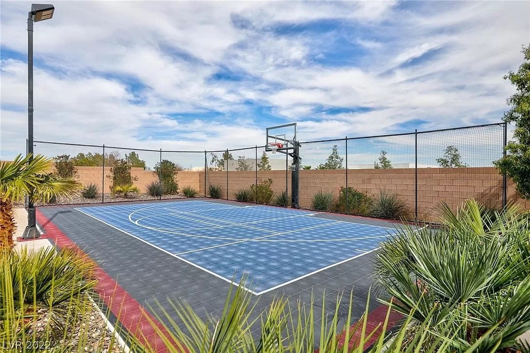 Next to Strip, Heated Pool, Hot Tub, Sports Court! gallery image 5